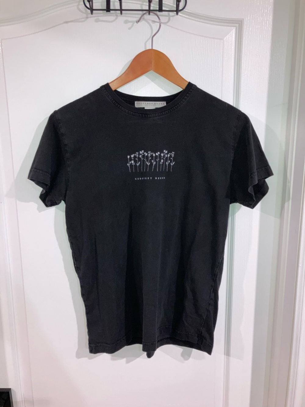 Black Flower Graphic Crewneck T-Shirt Geoffrey Beene - size S